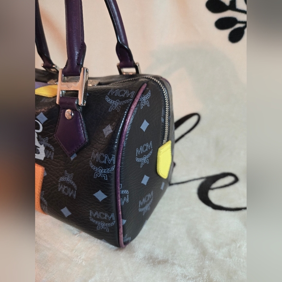 💯 Authentic MCM Black & Purple Visetos Princess Lion Boston Bag - Picture 10 of 16